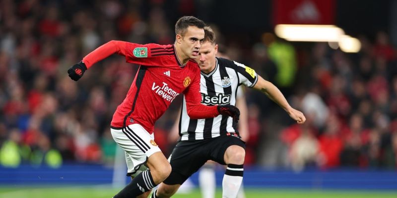 Newcastle vs Manchester United đang có phong độ khác biệt